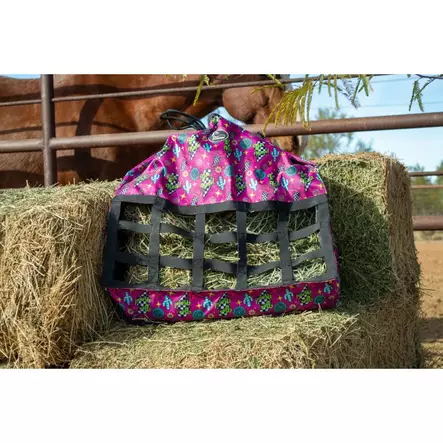 Heinäkassi Happy Trailer Neon Yeehaw! lila 57x55x22cm 8,5x5,5cm silmäkkeillä Schulz Equine - Hevosen ruokinta-astiat ja ämpärit - 056650 - 2