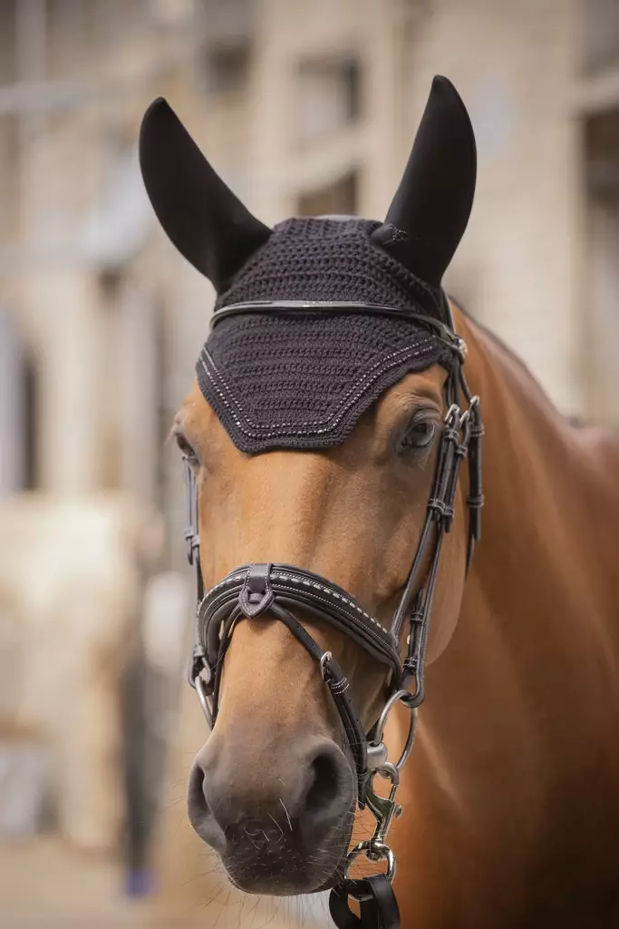 Korvahuppu Soundless Strass musta Penelope - Ratsuhevosen huput ja korvapallot - 051001 - 1