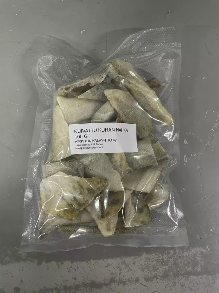 Kuivattu kuhan nahkapala 100g Airiston kalayhtiö - Koiran herkut ja makupalat - 052741 - 1