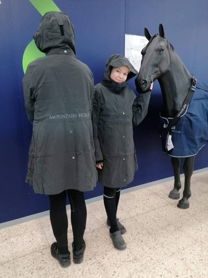 Heijastinparka Flash musta Mountain Horse - Ratsastustakit ja -liivit - 032292 - 1