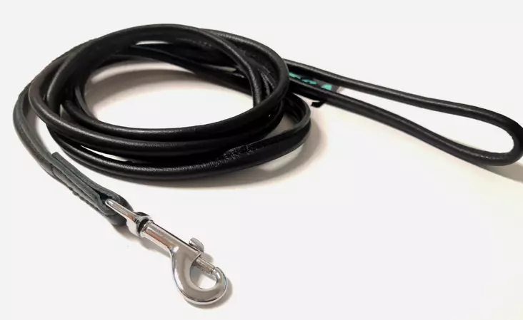 Nahkatalutin pyöreä pistoolilukolla 6mm/180cm eri värejä Onega - Koiran nahkataluttimet - 050042 - 1