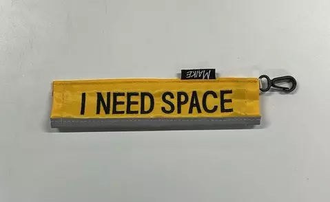 Tekstiputki I NEED SPACE keltainen Maike - Koiran heijastimet ja turvavalot - 050853 - 1