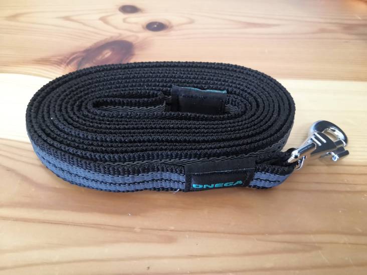 Grip-talutushihna käsilenkillä pistoolilukko eri värejä 25mm/4m Onega - Koiran Grip -taluttimet - 033284 - 2