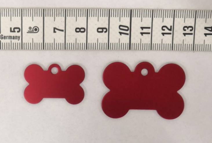 Kaiverruslaatta luu punainen - Nimi- ja kaiverruslaatat - 032264 - 1