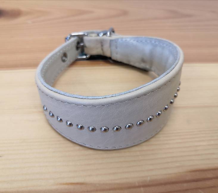 Vinttikoirapanta nahkaa 25cm niiteillä kerma Onega - Koiran solkipannat - 031284 - 1