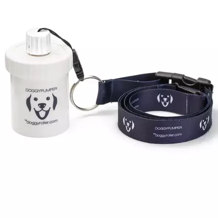 Palkka-annostelija Doggypumper kaulanauhalla 5,6x8,8cm B&W - Namitaskut ja koulutusliivit - 057155 - 1