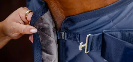 Talliloimi Cosy Stable navy Bucas - Hevosen kevyttoppatalliloimet - 055526 - 2