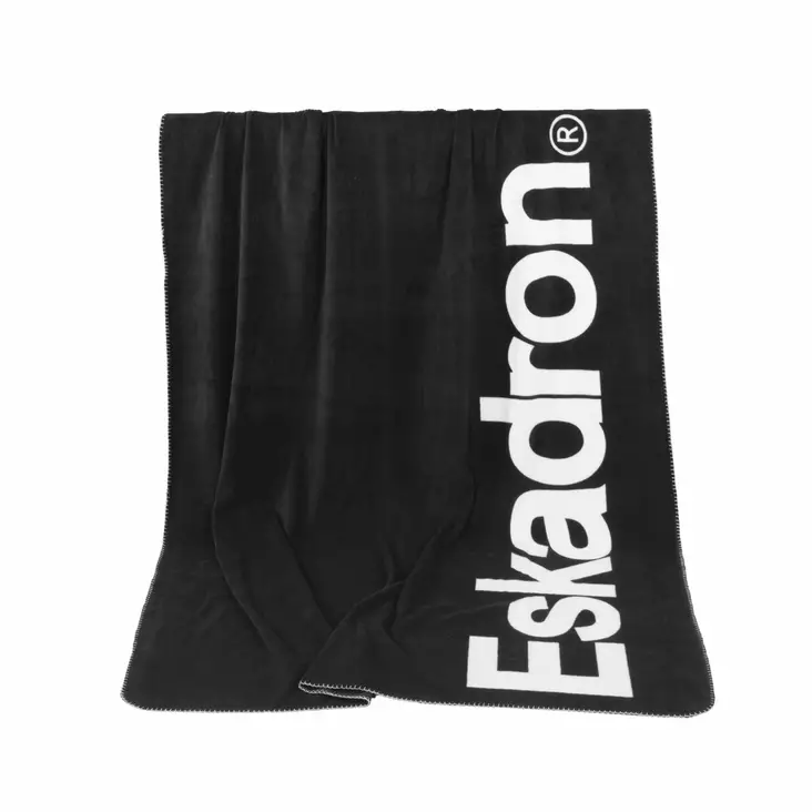 Fleecepeitto Dynamic 180x220cm musta Eskadron - Koti ja sisustus - 053656 - 1