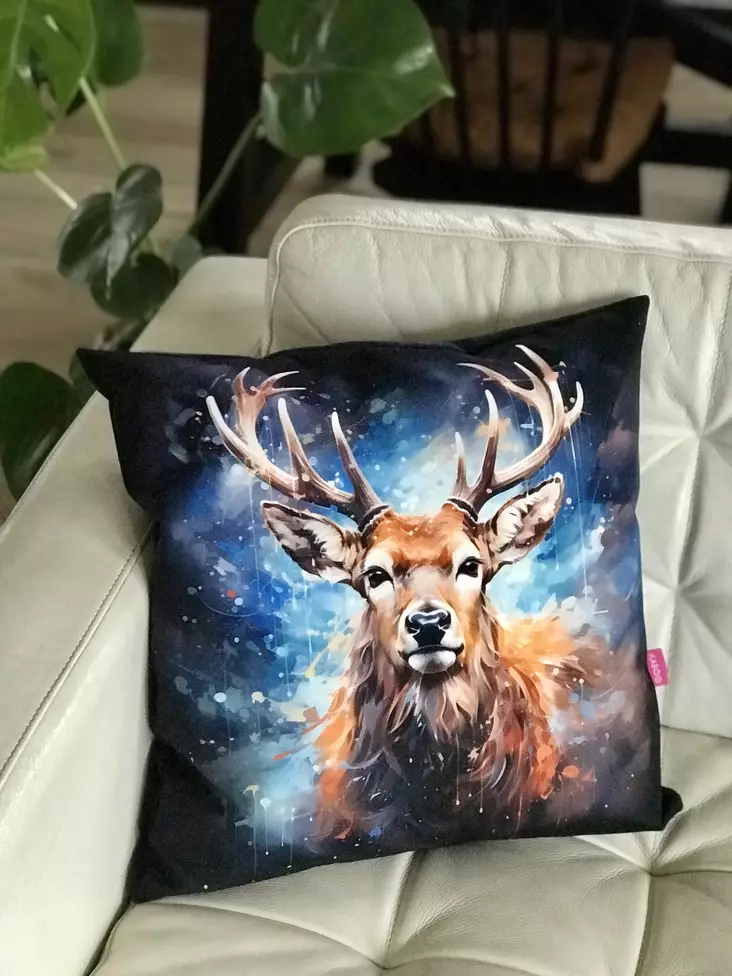 Tyyny saksanhirven pää 45x45cm KABOO - Koti ja sisustus - 038007 - 1