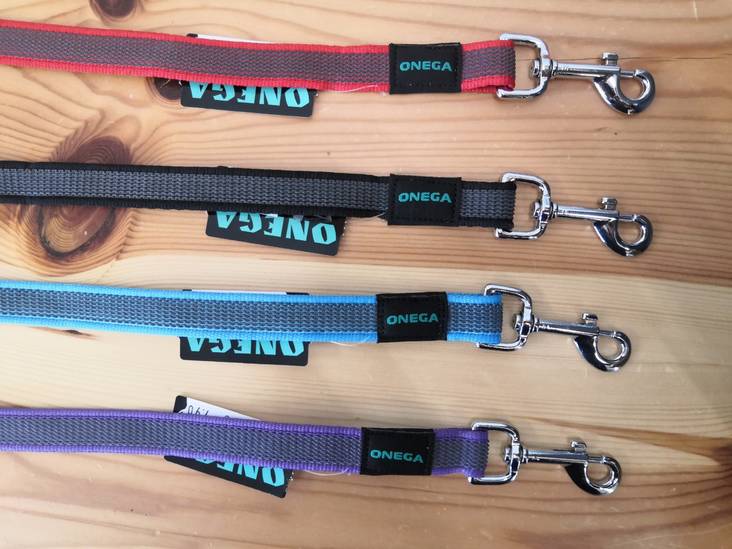 Grip-talutushihna käsilenkillä pistoolilukko eri värejä 20mm/3m Onega - Koiran Grip -taluttimet - 027668 - 1