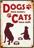 Metallikyltti "Dogs have owners, cats have staff" 21x14,8cm Flamingo - Varoitus- ja huomiokyltit - 059329 - 1