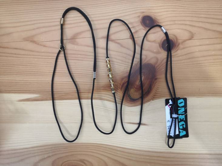 Näyttelytalutin kapea 120cm musta kultaisilla koristeilla Onega - Koiran näyttelytaluttimet - 030389 - 1