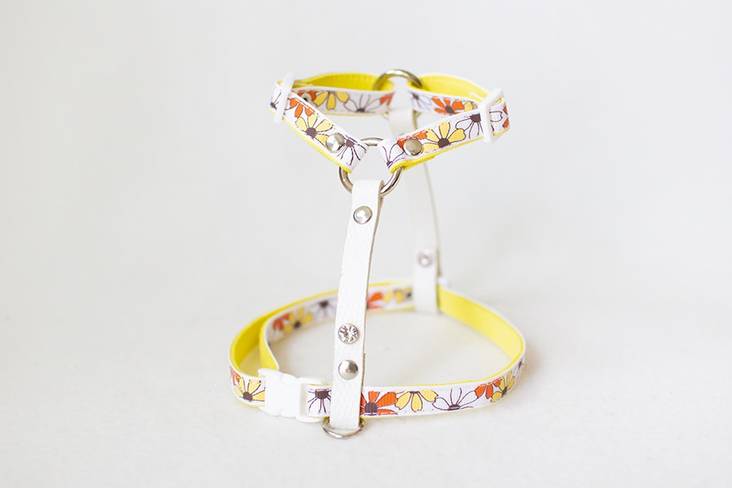 Y-valjas M 2-4kg kelta-kukka Lavellas - Pieneläinten ulkoilu ja kuljetus - 029539 - 1