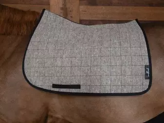 Satulahuopa villaa Woolen harmaa Woolherd - Ratsun satulahuovat ja romaanit - 051089 - 1